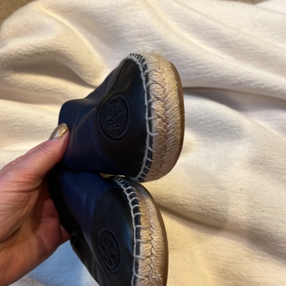 TORY BURCH navy/ black leather color block flat espadrilles - Picture 3 of 7